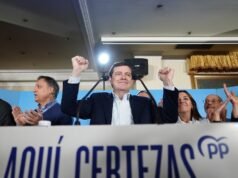 O PP mantém o seu poder em Castela e Leão, mas governará se o Vox quiser, enquanto o perfil municipal aumenta o PSOE que não tem aliados à sua esquerda.
