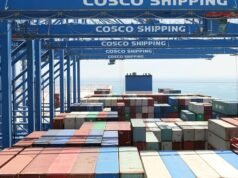 Cinco feridos em incêndio causado por destroços de mísseis no distrito comercial de Abu Dhabi