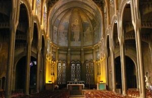 A primeira igreja pré-fabricada da França: uma joia arquitetônica revelada como monumento histórico no coração de Paris