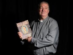 Fabio Alberti volta ao teatro com Peperino Pómoro e revive a comédia dos anos 90: “Algo novo acontece comigo todos os dias”