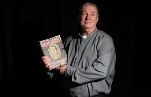 Fabio Alberti volta ao teatro com Peperino Pómoro e revive a comédia dos anos 90: “Algo novo acontece comigo todos os dias”
