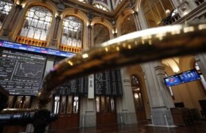 Preço do petróleo cai 10% e provoca regresso do mercado europeu
