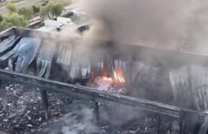 O incêndio voltou a ocorrer no armazém de materiais plásticos e tintas de Francisco Álvarez