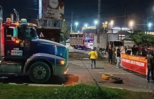 Bloqueio da estrada entre Chía e Bogotá causa engarrafamentos no norte da capital: manifestantes exigem a presença do prefeito