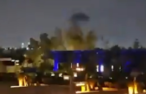 O regime iraniano bombardeou a embaixada dos EUA em Riade e Trump prometeu responder “em breve”.