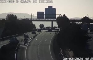 A-3 cortada: um caminhão em chamas forçou o fechamento de ambas as estradas para Madrid perto de Castillejo de Iniesta (Cuenca)