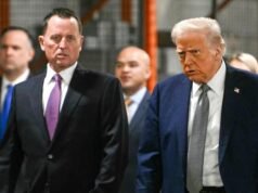 O presidente do Kennedy Center, Richard Grenell, está fora e é substituído por Matt Floca