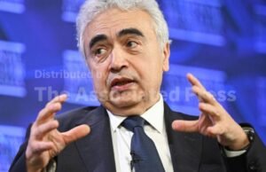 A guerra no Irão representa uma ameaça maior à economia global do que o choque petrolífero dos anos 1970, diz AIE