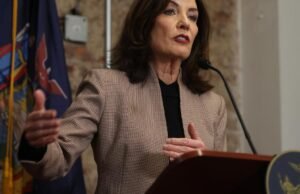 O governo Hochul de Nova York tomou medidas para enfraquecer as leis sobre mudanças climáticas