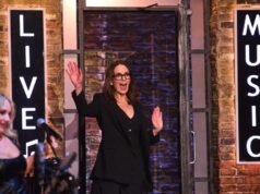 Crítica de ‘SNL UK’: Tina Fey lança versão britânica do programa de esquetes