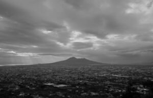 Crítica de ‘Pompéia: Abaixo das Nuvens’: vulcão fumegante, cidade eterna