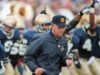 Lou Holtz, que treinou Notre Dame no campeonato nacional de 1988, morreu aos 89 anos.