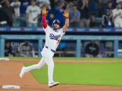 Alex Freeland mostra por que entrou no elenco dos Dodgers na vitória sobre o Arizona