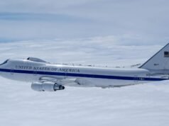 O ‘Avião do Juízo Final’ está treinando em Fresno, causando pânico à medida que a batalha aumenta