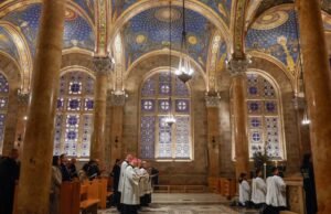 Polícia israelense impede que líderes católicos celebrem a missa do Domingo de Ramos em Jerusalém