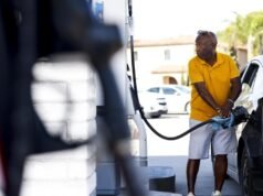 Quando os preços do gás sobem, a Califórnia é mais atingida na bomba do que outros estados