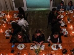 Um grão de sal: a leitura e jantar viral em Los Angeles