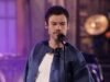 Harry Styles está de volta ao ‘SNL’ e não está provocando queerbaiting.