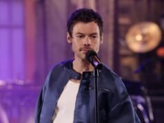 Harry Styles está de volta ao ‘SNL’ e não está provocando queerbaiting.