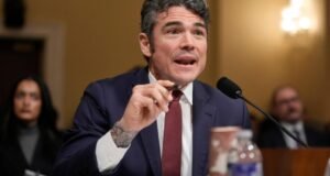 A renúncia de Joe Kent por causa da guerra no Irã reacende temores de anti-semitismo e debate sobre a influência israelense