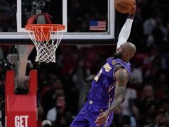 Luka Doncic (40 pontos) e LeBron James (30) lideraram o Lakers na derrota do Rockets