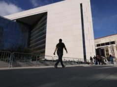 Funcionários do LAPD estão investigando a suposta extorsão de Tesla