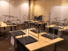 Pesquisas revelam que quase 50% dos professores da Califórnia poderão em breve deixar o ensino