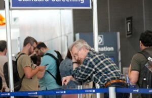 Ordem de Trump para pagar agentes da TSA: quando as linhas aeroportuárias melhorarão?