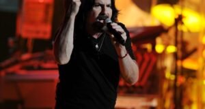 Tommy DeCarlo morre: fã que virou cantor de Boston completa 60 anos