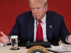 Depois de semanas de brigas internas e caos político, Trump está mais desafiador do que nunca