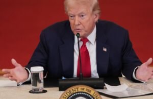 Depois de semanas de brigas internas e caos político, Trump está mais desafiador do que nunca