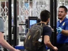 Para viajantes aéreos, a resposta ao desligamento é simples: pague aos agentes da TSA