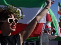 Um dia de história, alegria, ansiedade em ‘Tehrangeles’ após os ataques aéreos no Irã