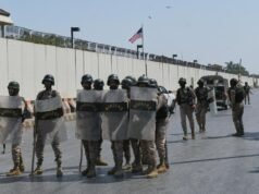 22 mortos e 120 feridos no Paquistão enquanto manifestantes tentam invadir o Consulado dos EUA