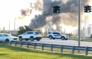 Bombeiros e abrigos suspensos após explosão de refinaria de petróleo na costa do Texas
