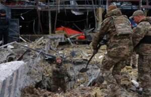 Zelensky em Londres para pressionar pela paz e sanções à Rússia enquanto a guerra do Irã ocupa o centro das atenções