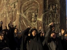 Teerã após a morte de Khamenei: manifestações de luto, mas também danças nas ruas