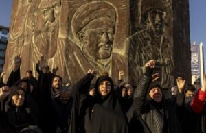 Teerã após a morte de Khamenei: manifestações de luto, mas também danças nas ruas