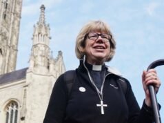 Uma médica oncológica que se tornou arcebispa comemorou sua eleição como a primeira mulher a liderar a Igreja da Inglaterra