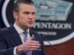 O Irã continua a disparar mísseis, a ação terrestre dos EUA continua sendo uma opção, disse Hegseth