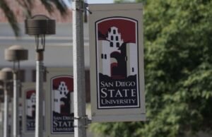 Um ex-policial da universidade SoCal admitiu possuir 600 arquivos de pornografia infantil