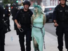 Manifestantes presos e chorando no protesto ‘No Kings’