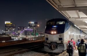 Uma visão da América do trem enquanto os aeroportos enfrentam dificuldades durante a paralisação