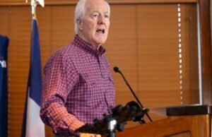 O senador republicano do Texas Cornyn tenta manter seu assento enquanto o democrata Crockett e Talarico enfrentam o Senado