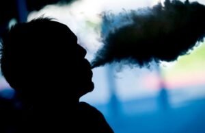 Estudos científicos descobriram que cigarros eletrônicos podem causar câncer de pulmão e boca