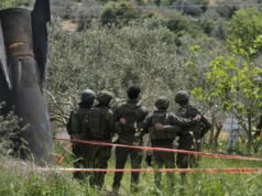 Os ataques aéreos atingiram o Irão enquanto este ataca Israel e os estados do Golfo, enquanto os esforços diplomáticos