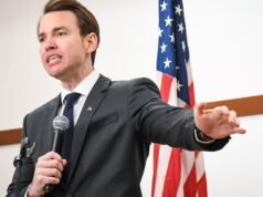 O deputado Kevin Kiley optou contra o colega republicano Tom McClintock