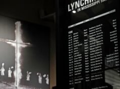 Departamento de Segurança Pública do Mississippi exibe artefatos raros da KKK em um de seus escritórios