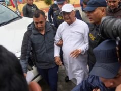 O ex-primeiro-ministro foi preso pela polícia do Nepal pela morte do manifestante