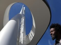 Nikkolas Smith é o ‘artista’ por trás da ‘Legacy Tower’ de Downtown Disney